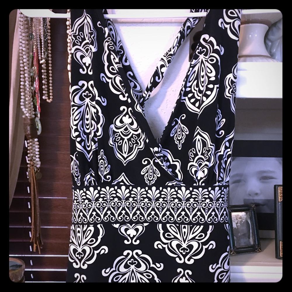 WHBM b/w crisscross back sleeveless women’s shirt